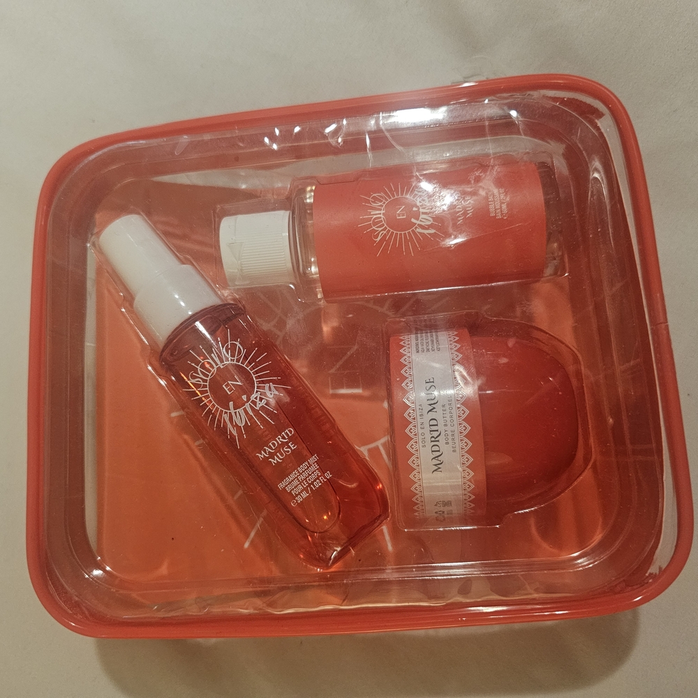 SOLO EN IBIZA NWT 4 pieces Skincare Set with Water Mist